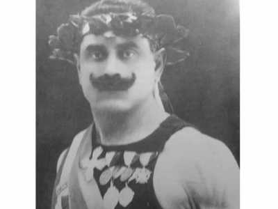 Pietro inizi� ad allenarsi nella Societ� Ginnastica Angiulli. Fin dagli esordi i suoi allenatori Pietro Sciannimanico e Fernando Lapalorcia (nella foto) riconobbero in lui un gran talento e lo spinsero ad abbandonare il lavoro da operaio per dedicarsi a tempo pieno all�attivit� di lottatore
